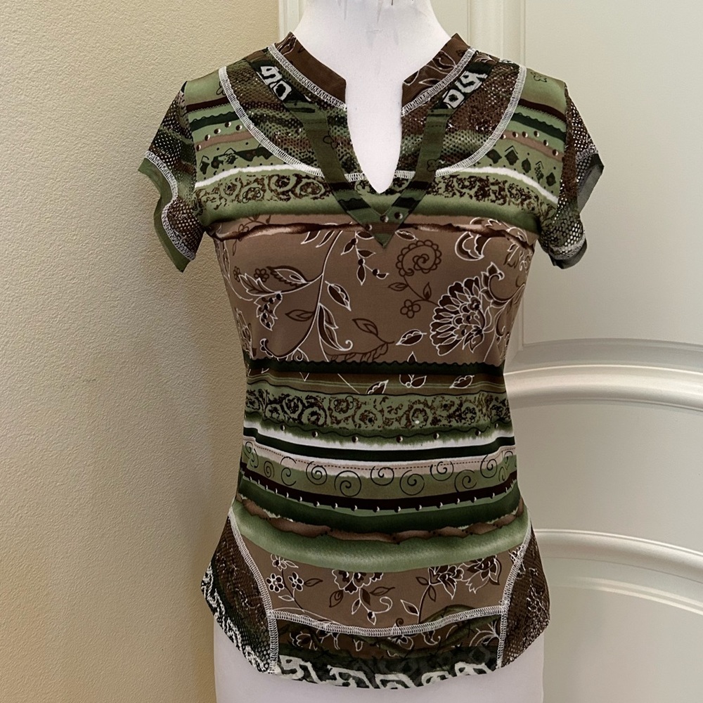 NWOT Anac designed by Kimi  green and brown knit and mesh top